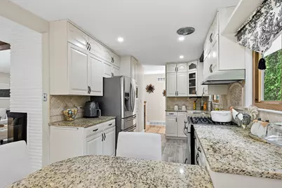 795 W Monrovia Ave, Glendale, WI 53217 - Photo 9