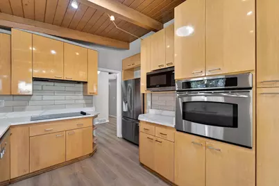 807 E Wahner Pl, Bayside, WI 53217 - Photo 3