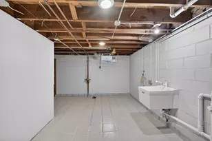 807 E Wahner Pl, Bayside, WI 53217 - Photo 37