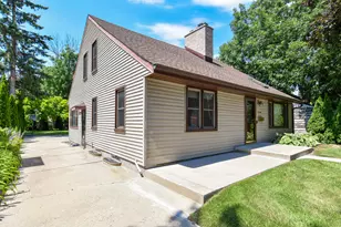 5769 N River Forest Dr, Glendale, WI 53209 - Photo 35
