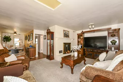 5769 N River Forest Dr, Glendale, WI 53209 - Photo 5