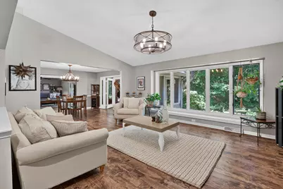 315  Kettle Ct, Slinger, WI 53086 - Photo 5