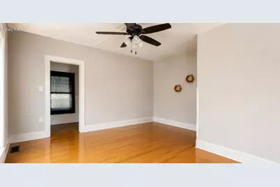 1028 S 32nd St, Milwaukee, WI 53215 - Photo 13