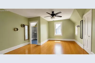 1028 S 32nd St, Milwaukee, WI 53215 - Photo 9