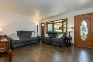 W155N5414 Balsam Dr, Menomonee Falls, WI 53051 - Photo 5