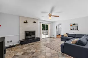 N115W19979 Woodland Dr, Germantown, WI 53022 - Photo 9