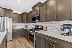 35174 Winnebago Ct, Summit, WI 53066 - Photo 7