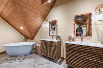 3000 W Highland Rd, Mequon, WI 53092 - Photo 21