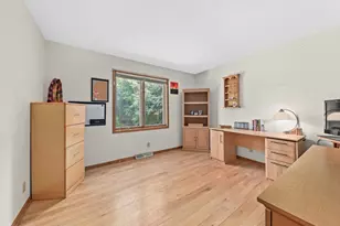 N81W13163 Country Terrace Ln, Menomonee Falls, WI 53051 - Photo 17