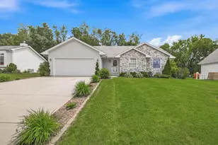 390 Garrison Dr, Lake Geneva, WI 53147 - Photo 27