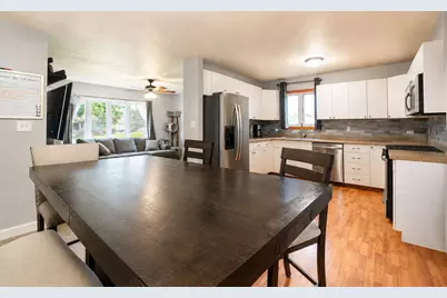 1762  21st Ave, Kenosha, WI 53140 - Photo 3