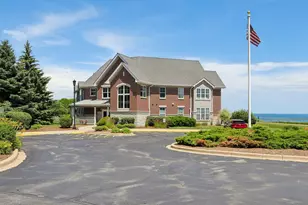 3872 S Lake Dr, Saint Francis, WI 53235 - Photo 27