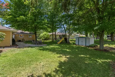 2404  Skyline Dr, West Bend, WI 53090 - Photo 35