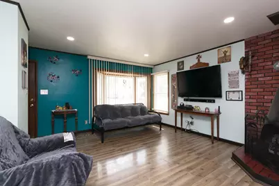 N89W15242  Cleveland Ave, Menomonee Falls, WI 53051 - Photo 5