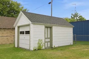 1209 S 11th St, Manitowoc, WI 54220 - Photo 5