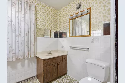 1209 S 11th St, Manitowoc, WI 54220 - Photo 15