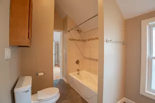 1755 N Franklin Pl, Milwaukee, WI 53202 - Photo 17