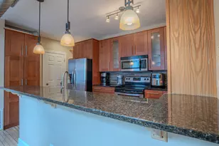 1755 N Franklin Pl, Milwaukee, WI 53202 - Photo 15
