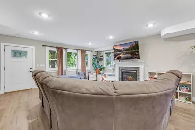 3733 E Birchwood Ave, Cudahy, WI 53110 - Photo 9