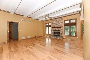 422 Eastern Trail, Mukwonago, WI 53149 - Photo 7