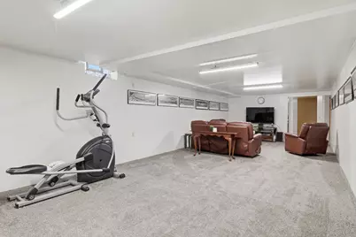 2220 E Hickory Dr, Oak Creek, WI 53154 - Photo 29