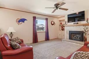2220 E Hickory Dr, Oak Creek, WI 53154 - Photo 17