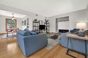 5279 S 22nd St, Milwaukee, WI 53221 - Photo 9