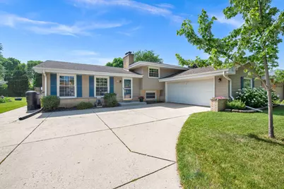 5279 S 22nd St, Milwaukee, WI 53221 - Photo 3