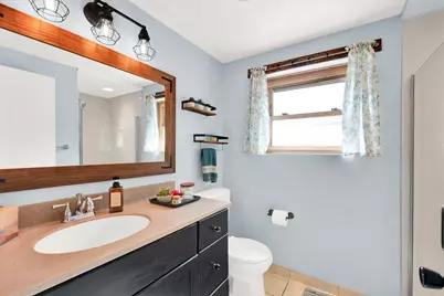 5279 S 22nd St, Milwaukee, WI 53221 - Photo 13