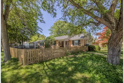 8146 W Raymond Ln, West Allis, WI 53219 - Photo 3