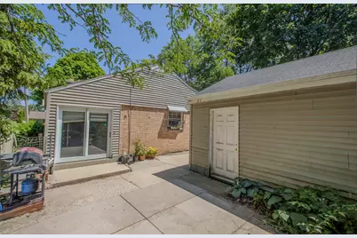 8146 W Raymond Ln, West Allis, WI 53219 - Photo 5