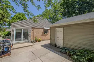 8146 W Raymond Ln, West Allis, WI 53219 - Photo 5