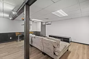 12130 W Chambers St, Wauwatosa, WI 53222 - Photo 31
