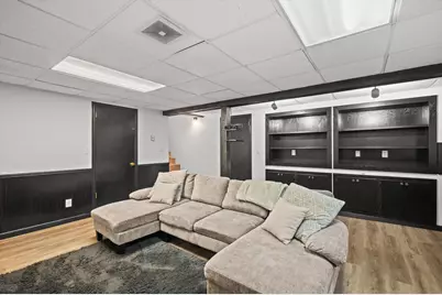 12130 W Chambers St, Wauwatosa, WI 53222 - Photo 29