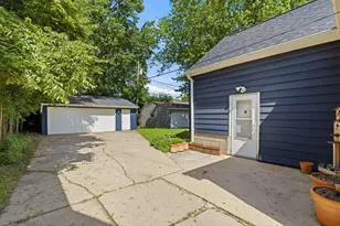 4625 N River Park Blvd, Glendale, WI 53209 - Photo 17