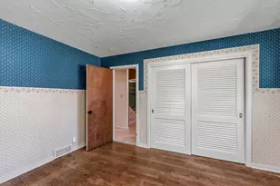 7873 N Edgeworth Dr, Milwaukee, WI 53223 - Photo 11