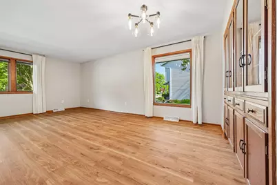 364  Robins Run, Burlington, WI 53105 - Photo 3