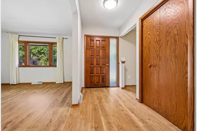 364  Robins Run, Burlington, WI 53105 - Photo 15