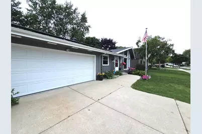 9395 S Burrell St, Oak Creek, WI 53154 - Photo 3