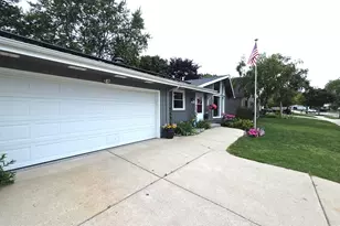 9395 S Burrell St, Oak Creek, WI 53154 - Photo 3