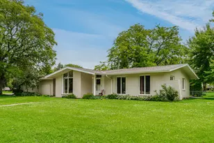 201 Roberts Dr, Mukwonago, WI 53149 - Photo 1