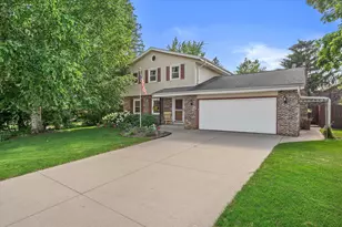 112 16th Ave, South Milwaukee, WI 53172 - Photo 1