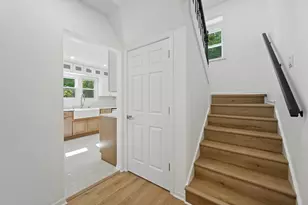 536 N 116th St, Wauwatosa, WI 53226 - Photo 13