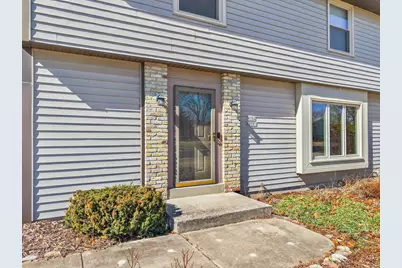W184N8293  Tours Dr, Menomonee Falls, WI 53051 - Photo 7