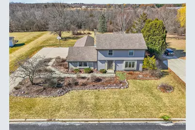 W184N8293  Tours Dr, Menomonee Falls, WI 53051 - Photo 5