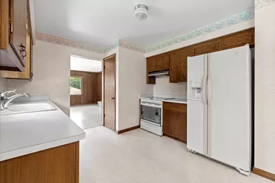 1120  Sunnycrest Dr, Brookfield, WI 53186 - Photo 9