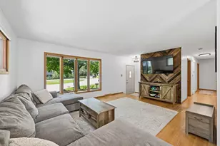 2520 Marigold Ct, Racine, WI 53402 - Photo 7