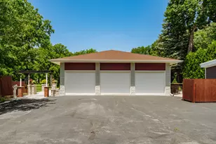 24026 W Oakwood Ln, Racine, WI 53139 - Photo 41
