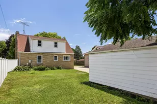 618 Fair St, West Bend, WI 53090 - Photo 33