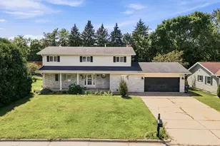 422 28th St, La Crosse, WI 54601 - Photo 1